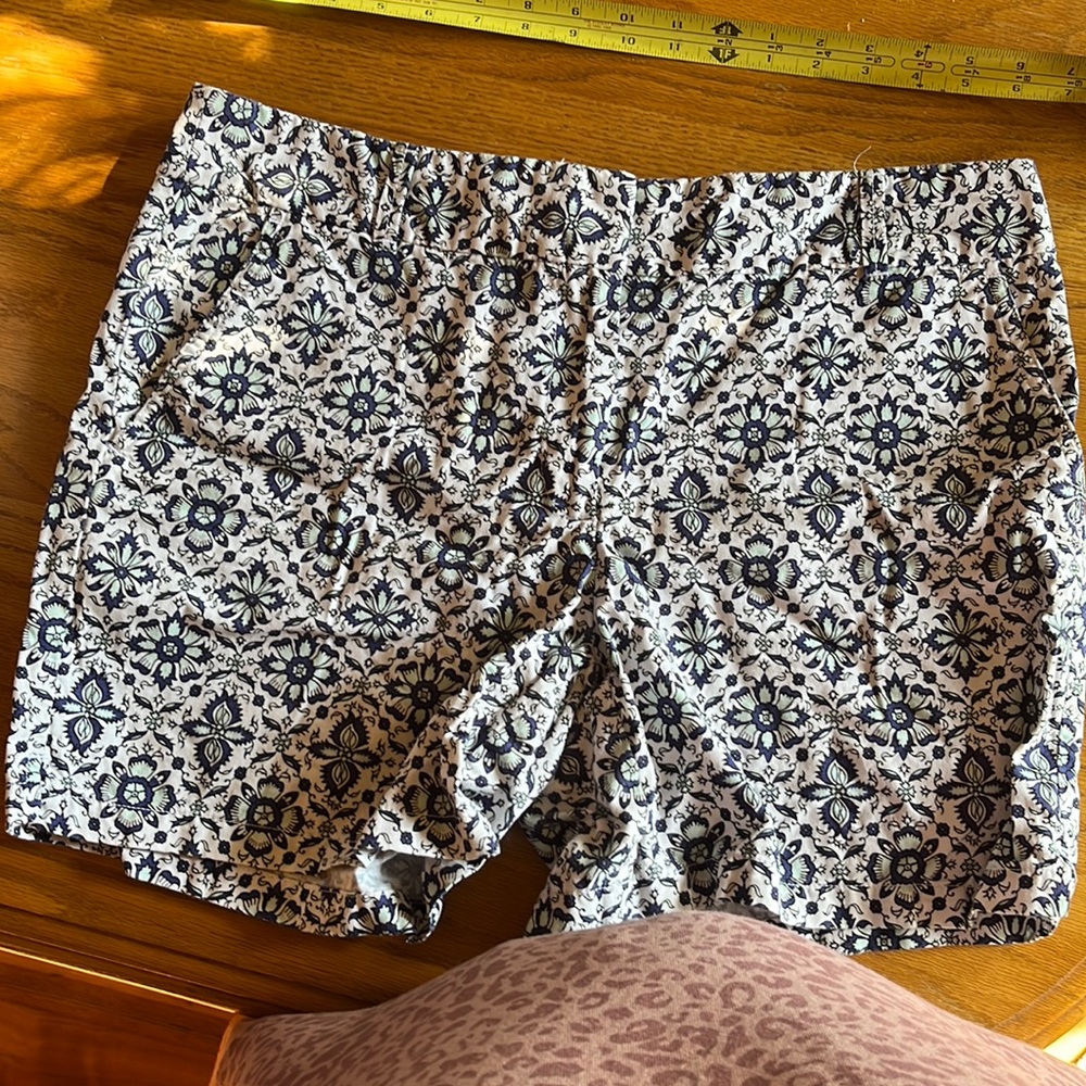 Loft outlet shorts, size 10
